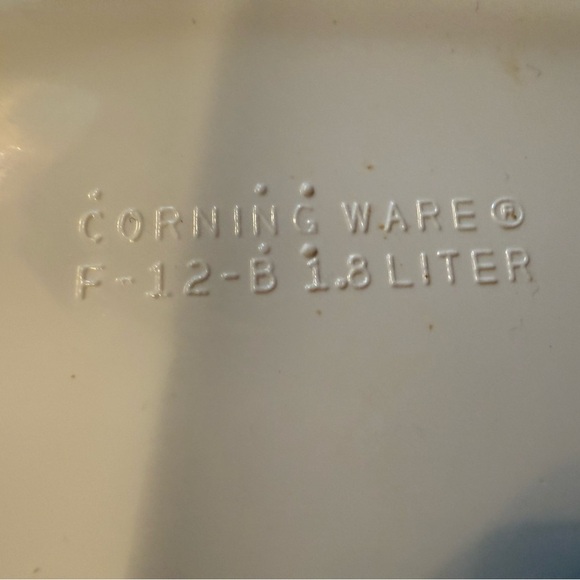 Corningware F-12-B 1.8 Liter Casserole Ovenware Dish. - Picture 2 of 3